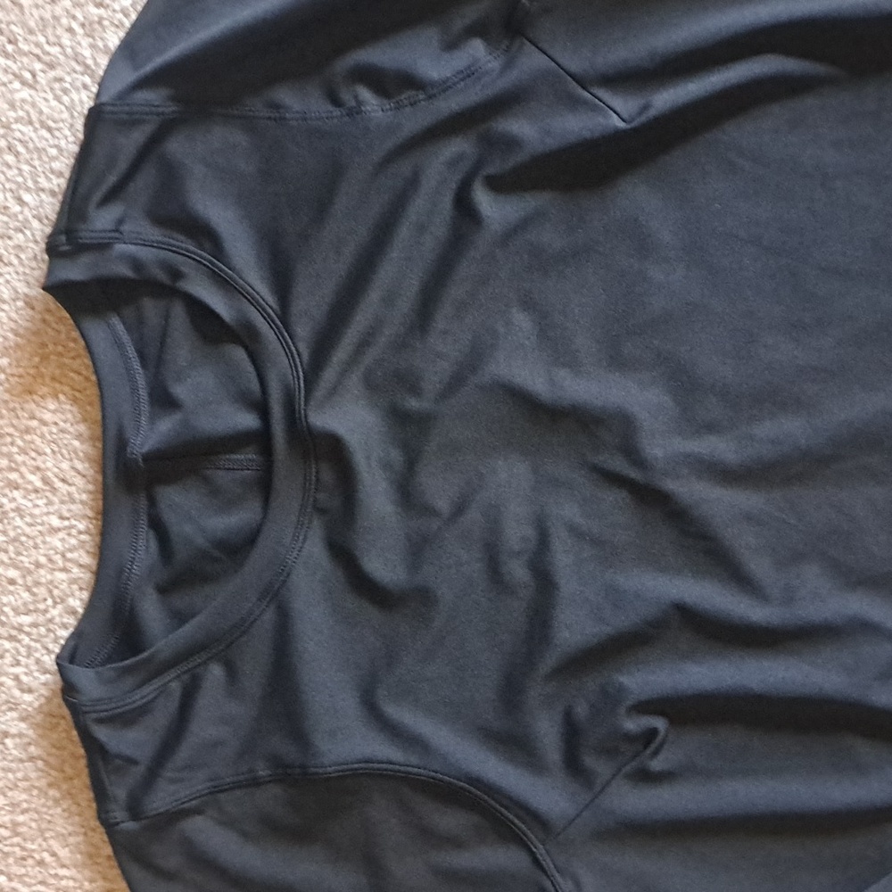 XLARGE    HALARA BACK  TEAR DROP CUT OUT LONG SLEEVED TOP - Picture 3 of 7